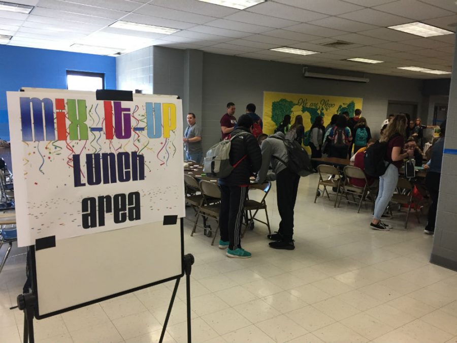 On March 24, participants took part in the first Mix-It-Up lunch. Participants had to stay in the Mix-It-Up area and put a sticker on the map. 