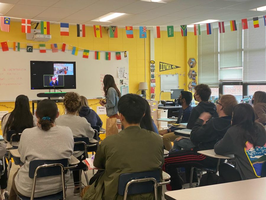 Spanish 4 students introduce themselves to Basilio Vargas, a mine worker in Bolivia, via Zoom.
