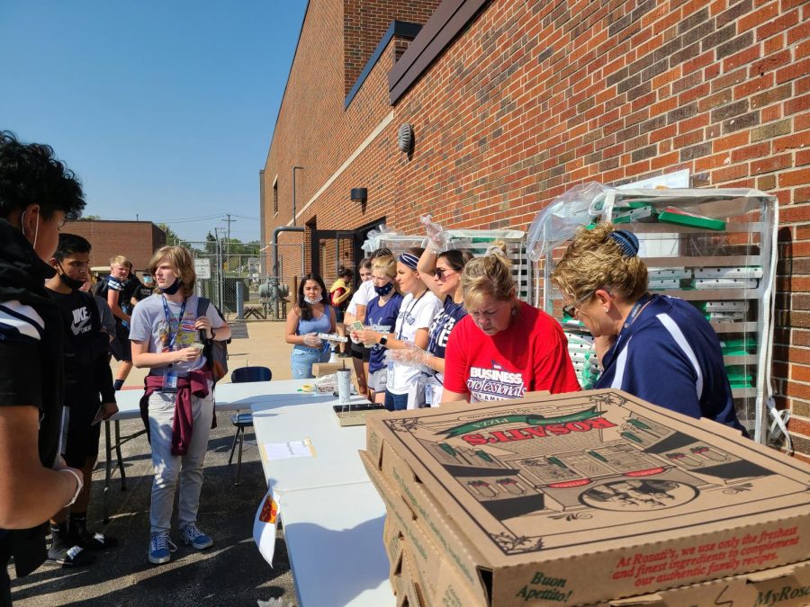 FCCLA selling pizza at a busy Homecoming food fest in 2021. 