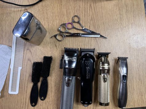 Clippers are essential for any barber. Featured here are 2x clippers, 2x trimmers, 1x shaver, 2x combs, 1x shears, 
1x thinning shears