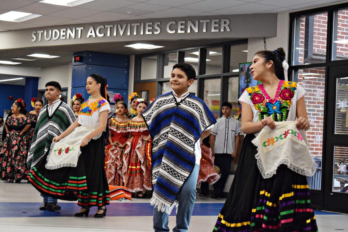 Lemans Ballet Folklorico group offered a half-hour performance at the event. 