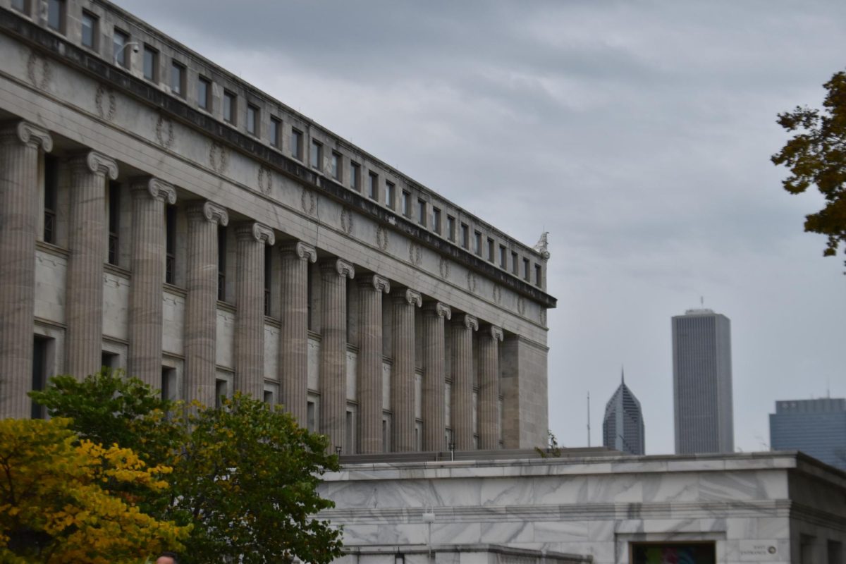  The outside view of the Field Museum that sits on lake shore drive. 