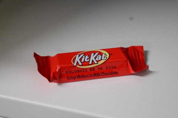 There is only one stick in the mini Kit Kat bar. 