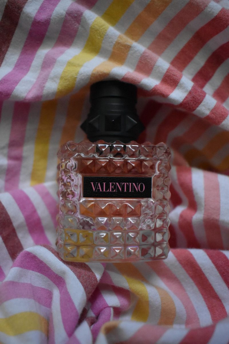 The well-known Valentino logo laid across the packaging draws shoppers into a well-loved scent, creating a powerful combination of bliss and beauty. The color scheme varies between versions, offering a unique decision for all users.
